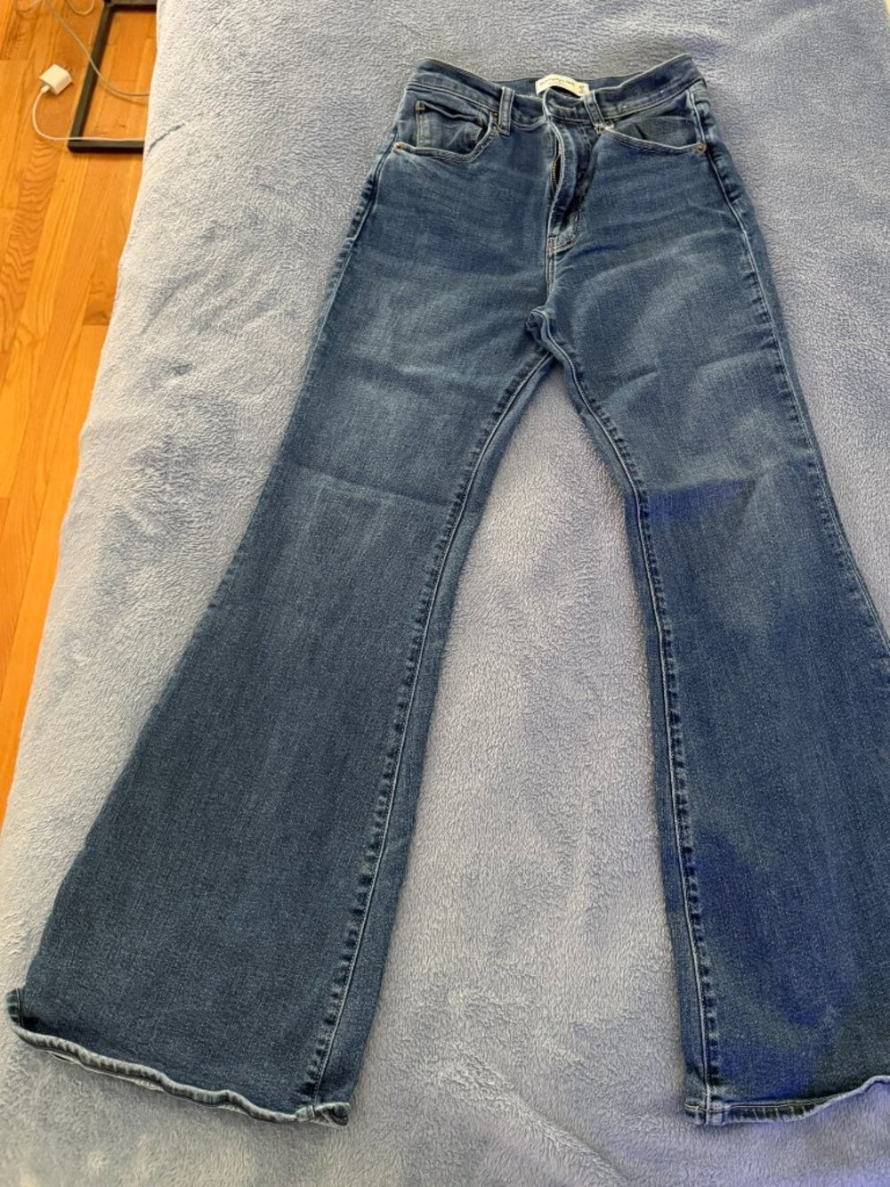 Abercrombie & Fitch Womens Jeans - The Flare Ult High Rise
